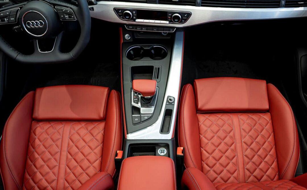 雅阁翻新白色内饰座椅