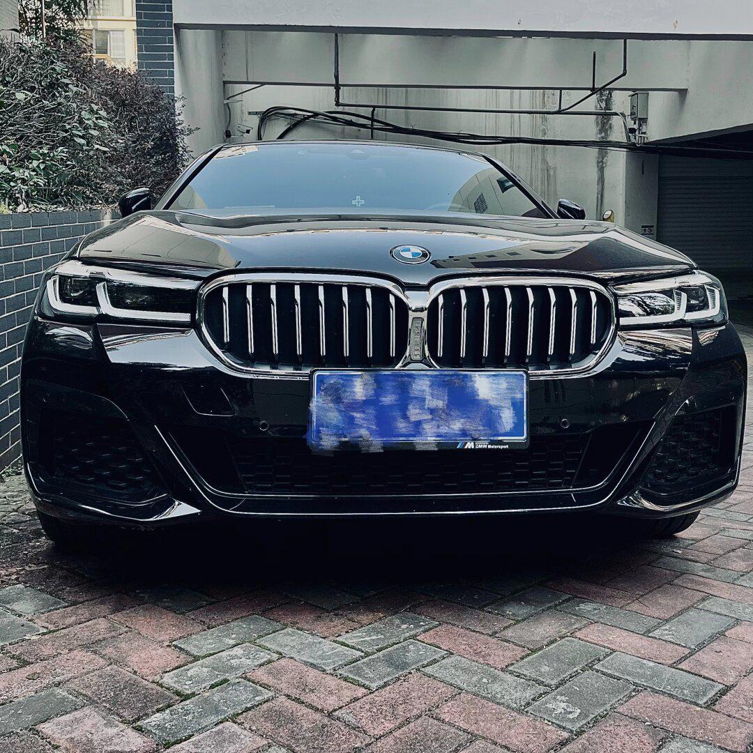 bmw 530li 火山红