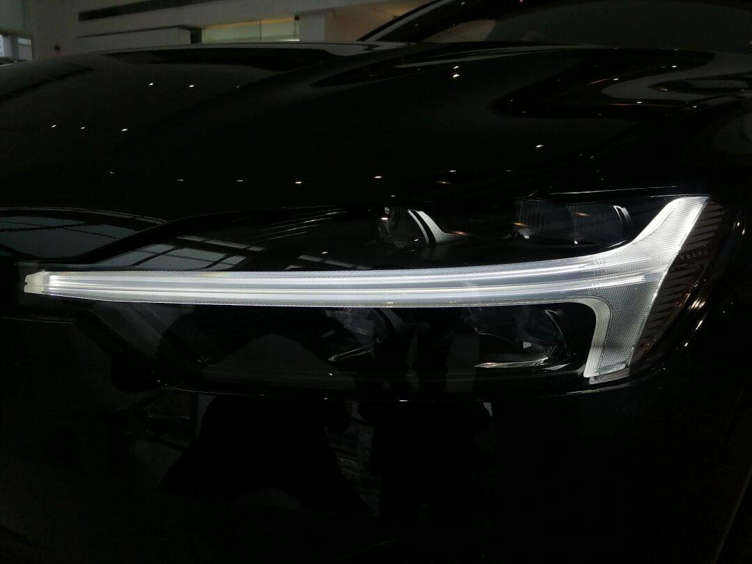 上新xc60t8极夜黑(全身黢黑) 前脸雷神之锤大灯 后尾维京战斧尾灯 综
