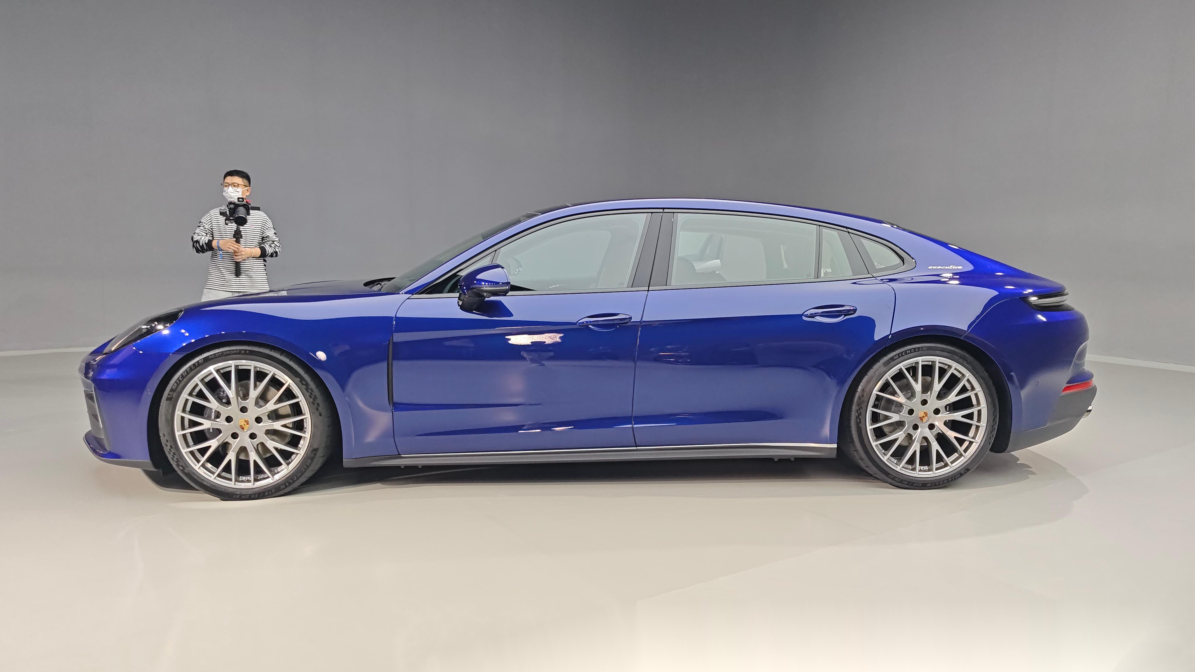 全新保时捷panamera即日启动预售,共三款车型: panamera 103.