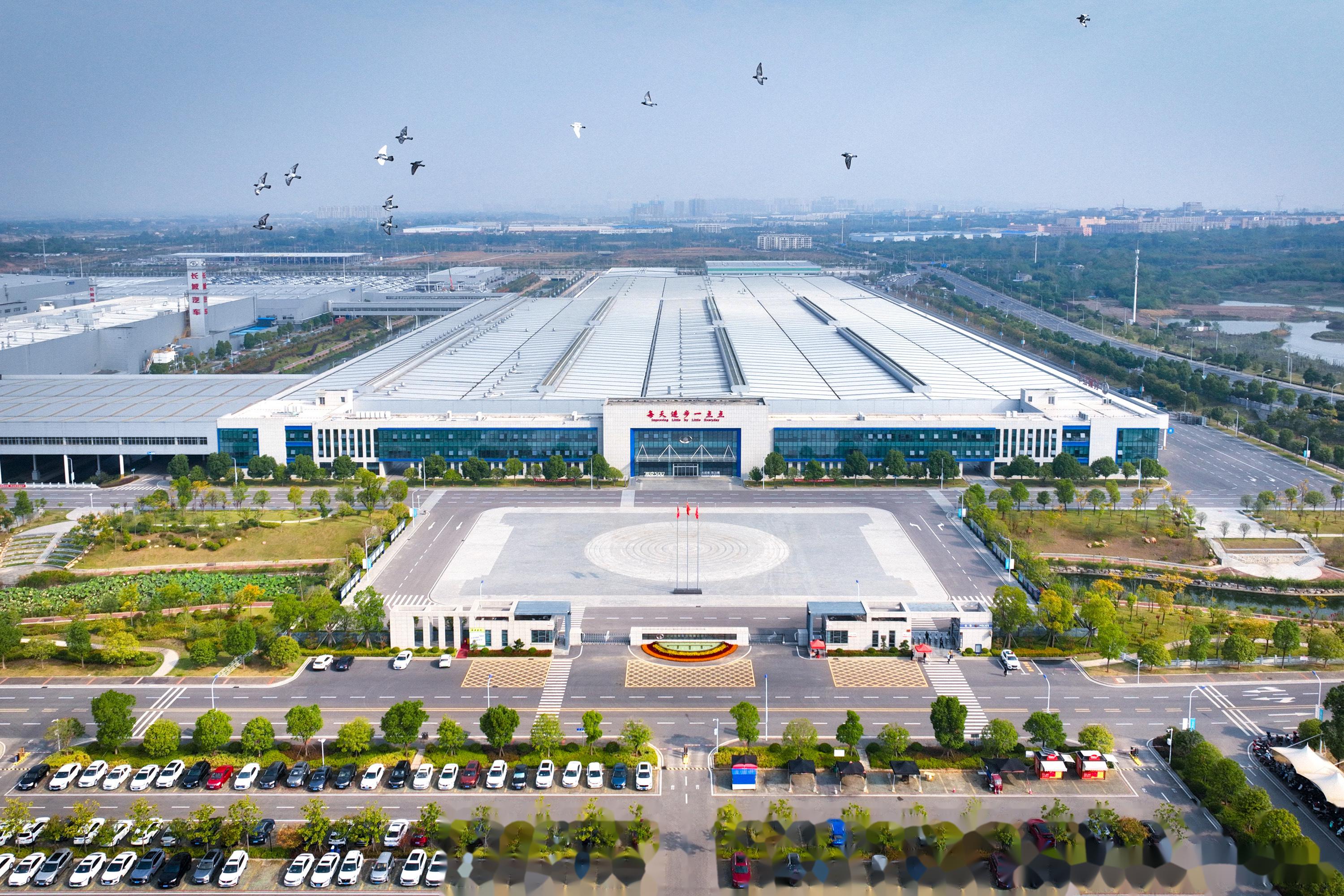 11月25日,长城汽车首个高端越野制造基地——长城汽车荆门工厂年度10