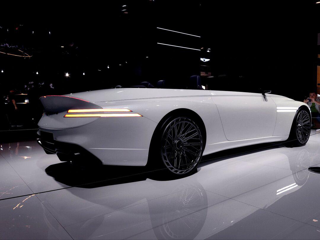 溢出屏幕的美——捷尼赛思genesis x