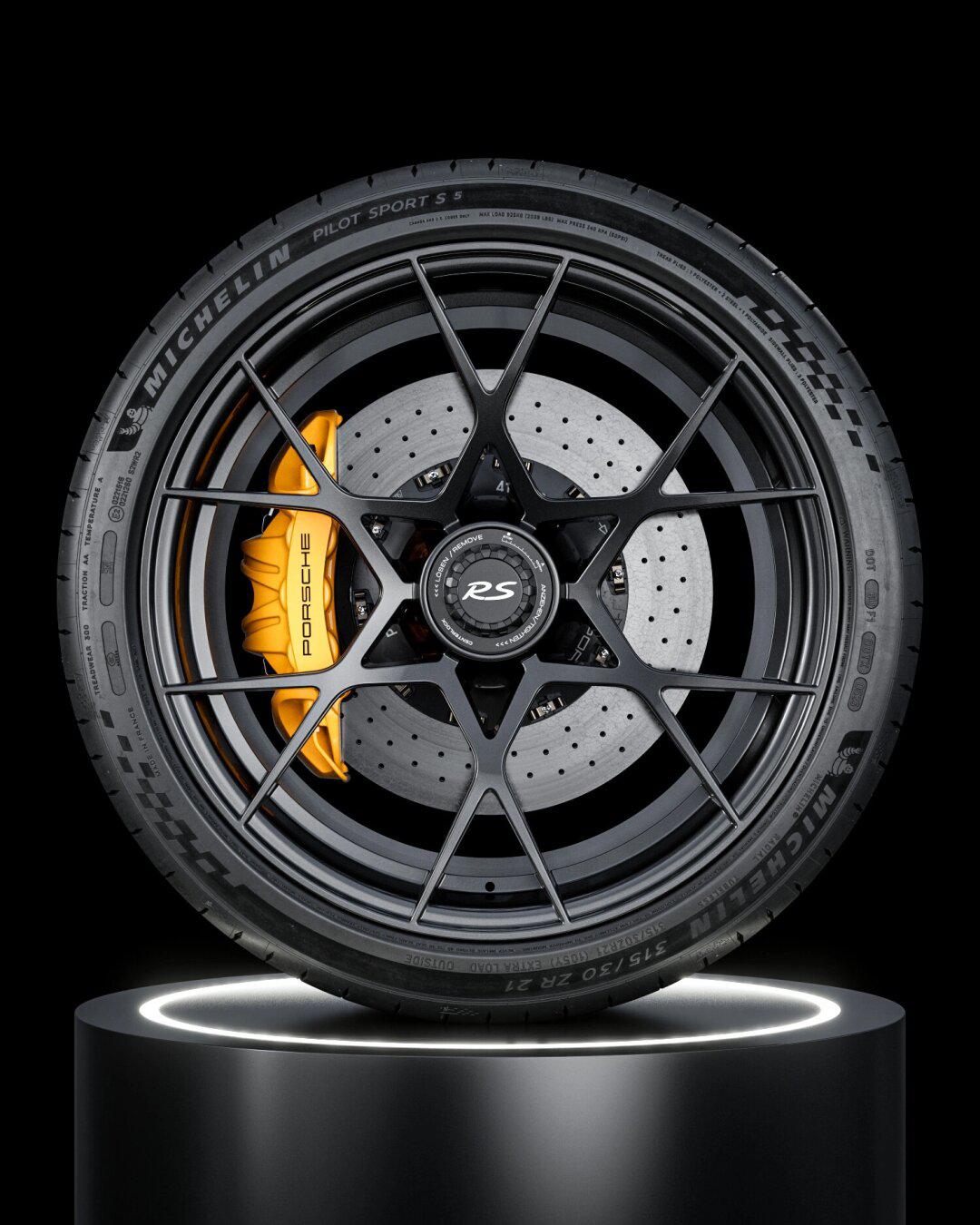 保时捷新款帕拉梅拉搭载米其林最新pss5轮胎