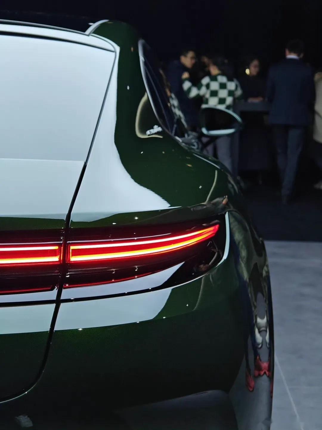 73外观变化个人感觉最舒服的地方的变化在于贯穿式尾灯的造