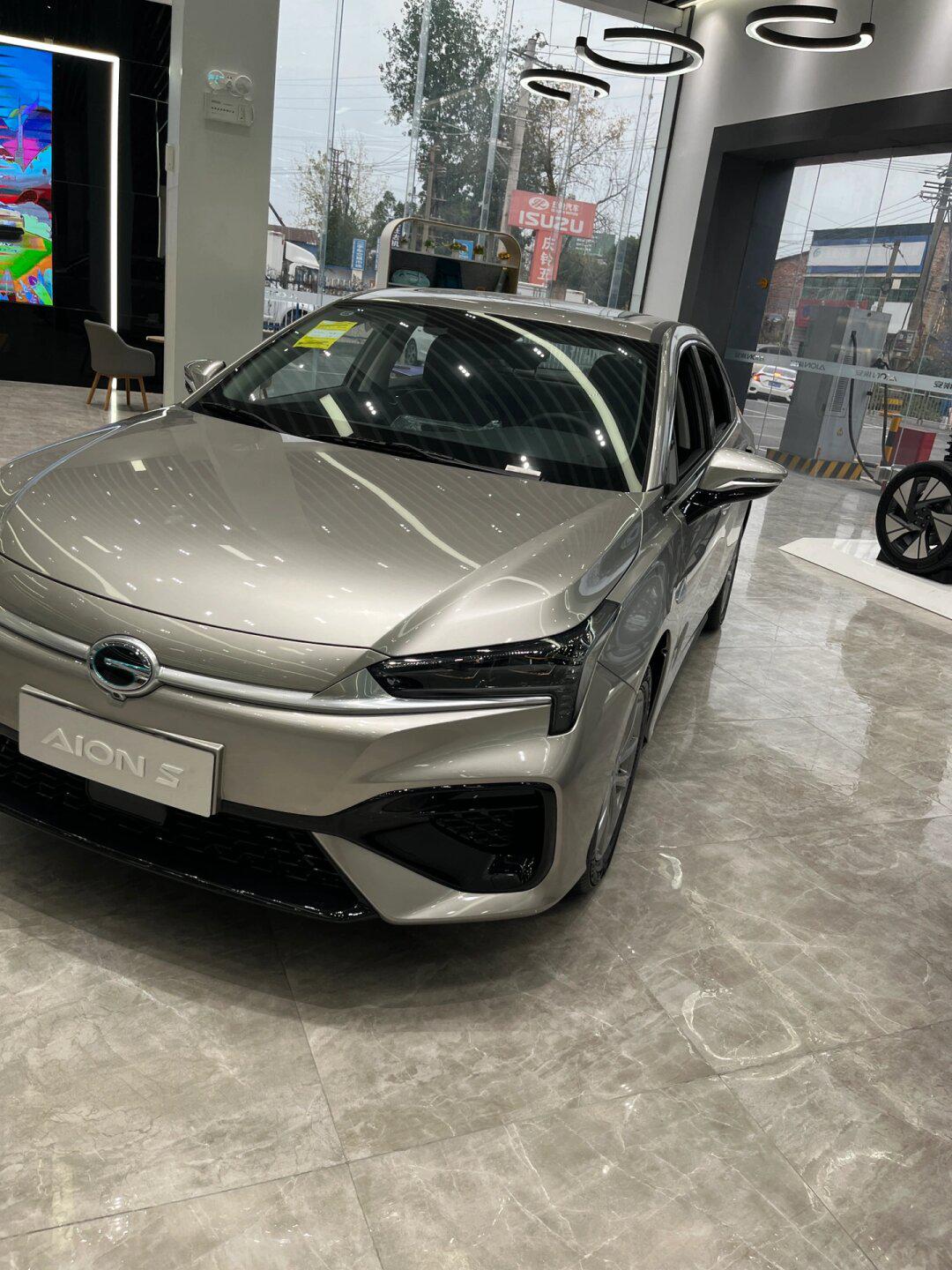 "网约神车"的aion s魅580,性价比有多高! 颜值出街 车身采用了前卫个