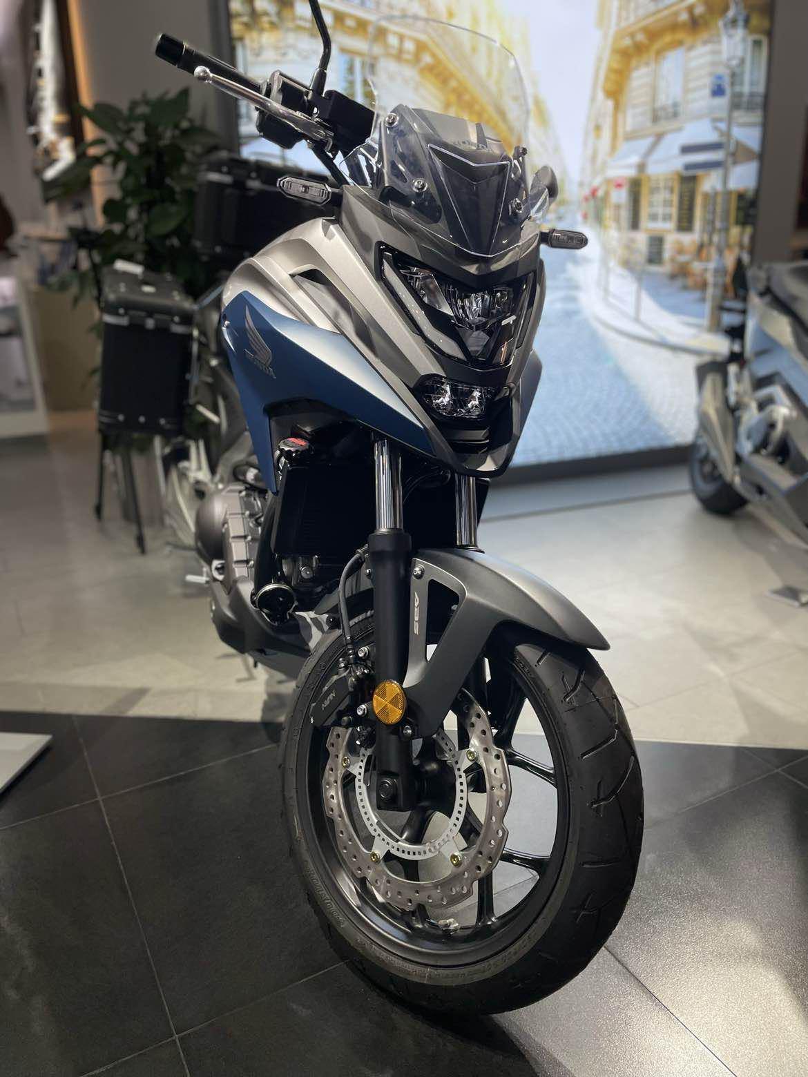 23款本田经典蓝nc750xdct安装三箱,摩旅利器喜欢的自己动手搞一搞99