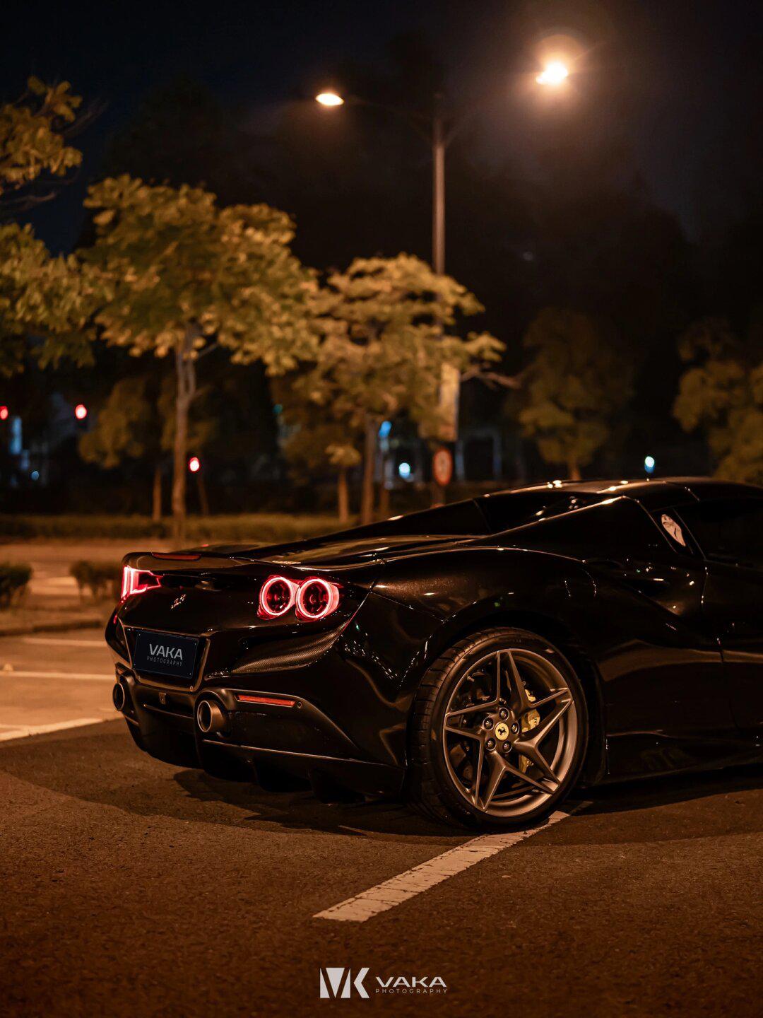 92 凌晨四点的法拉利f8