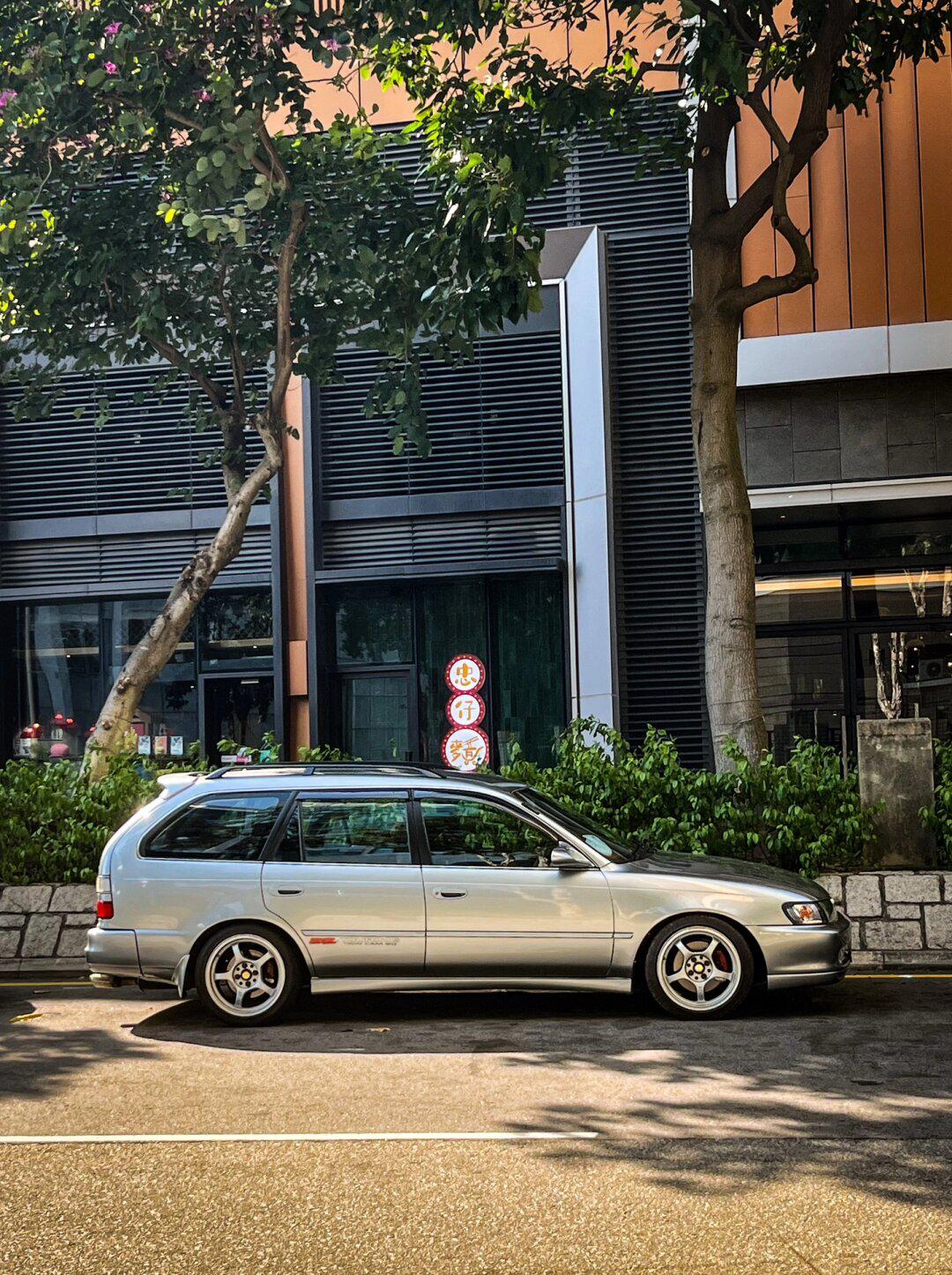 香港街头的靓车,卡罗拉 ae101 wagon. 多谢评论区大佬指正.