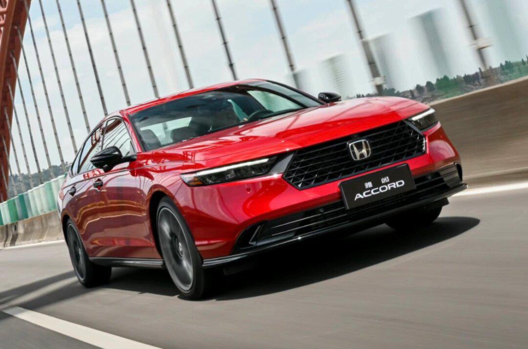 7815红色全新一代雅阁来啦!