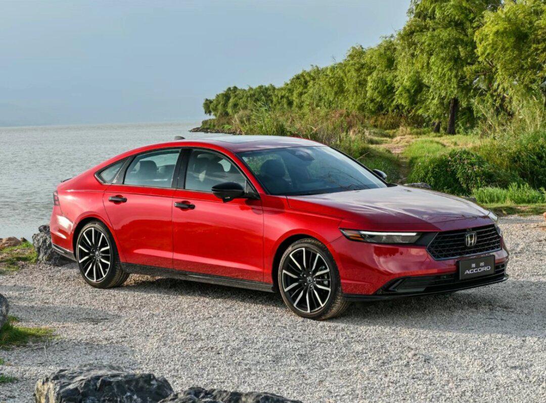 7815红色全新一代雅阁来啦!