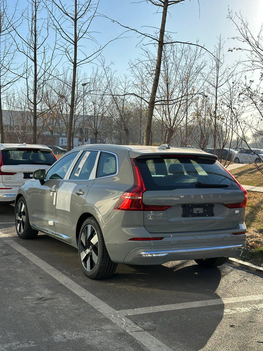 xc60t8 智雅 薄雾灰实车 买混动越来越多了