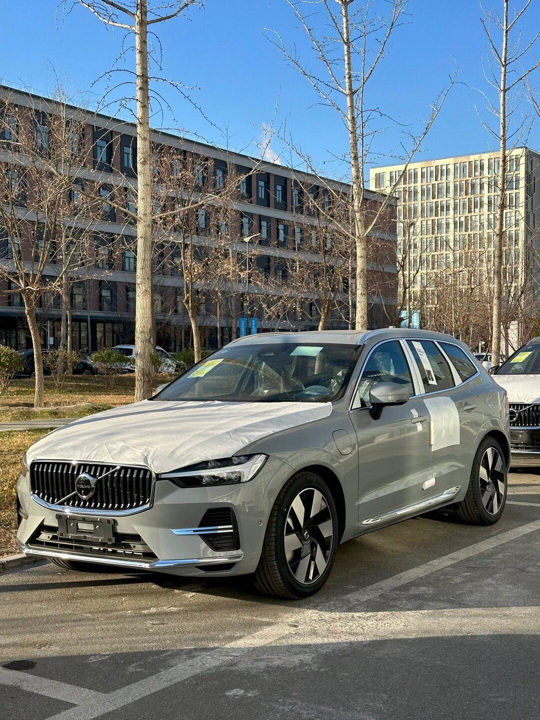 xc60t8 智雅 薄雾灰实车 买混动越来越多了