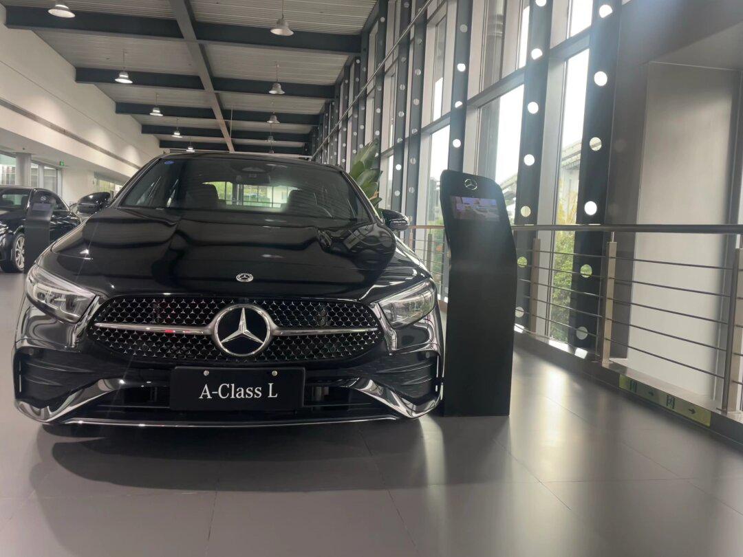 奔驰a200l 落地20w出头