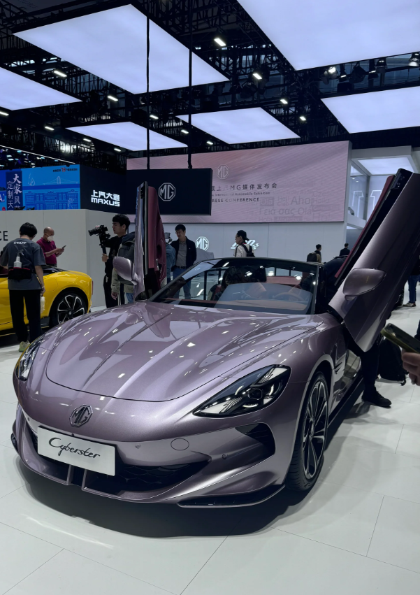 30万国产纯电敞篷跑车自由触手可及