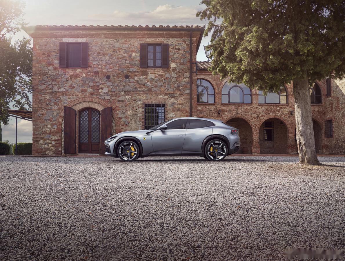 法拉利purosangue是一款具有历史意义的跑车,是跃马品牌推出的首款