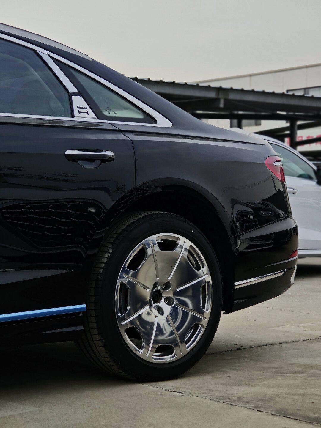 六横十二纵,奥迪a8l 霍希创始人版