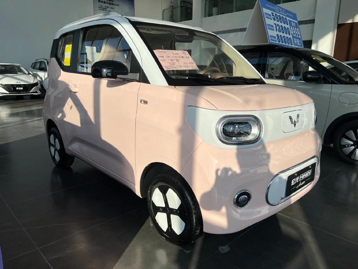 喜提宏光miniev第三代马卡龙开了一个月车主说出了心里话