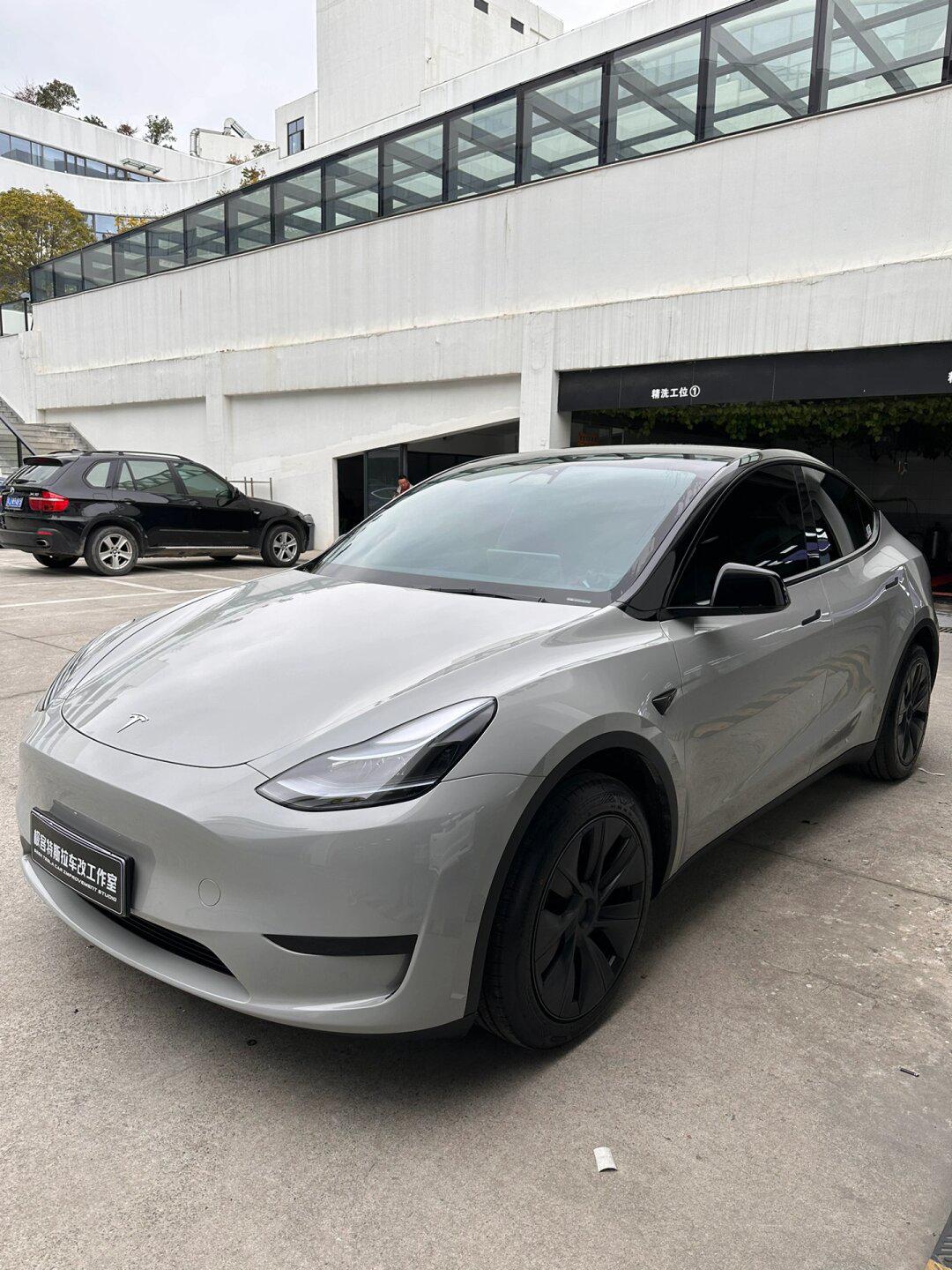 24款新特斯拉modely亚灰镭雕氛围灯全包脚垫