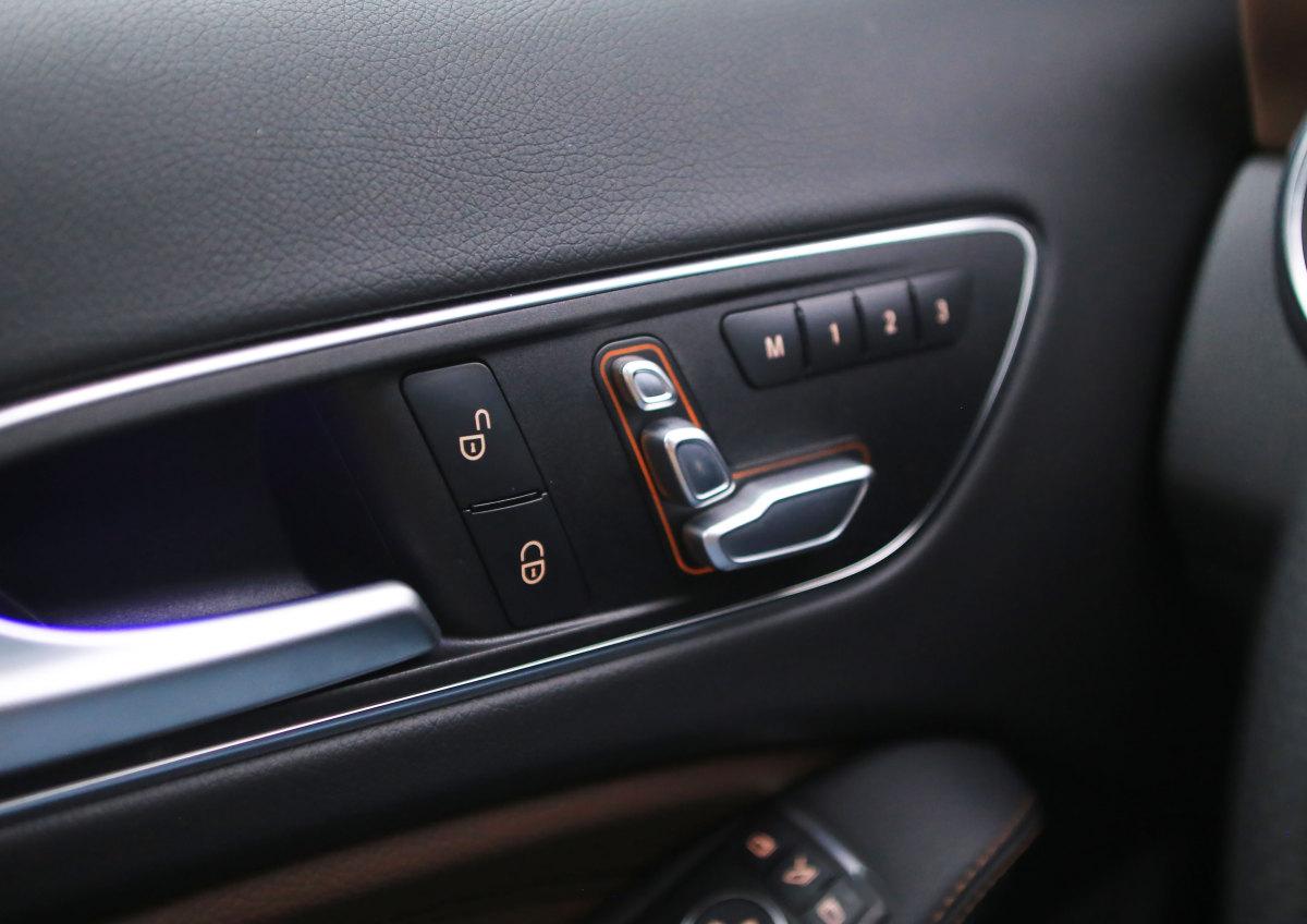 提到奔驰gla的性能,不能不提及它强大的智能科技配置.