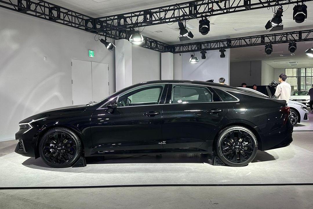 新款起亚k5黑武士版实拍,新车在外观和内饰方面均进行了升级调整,并