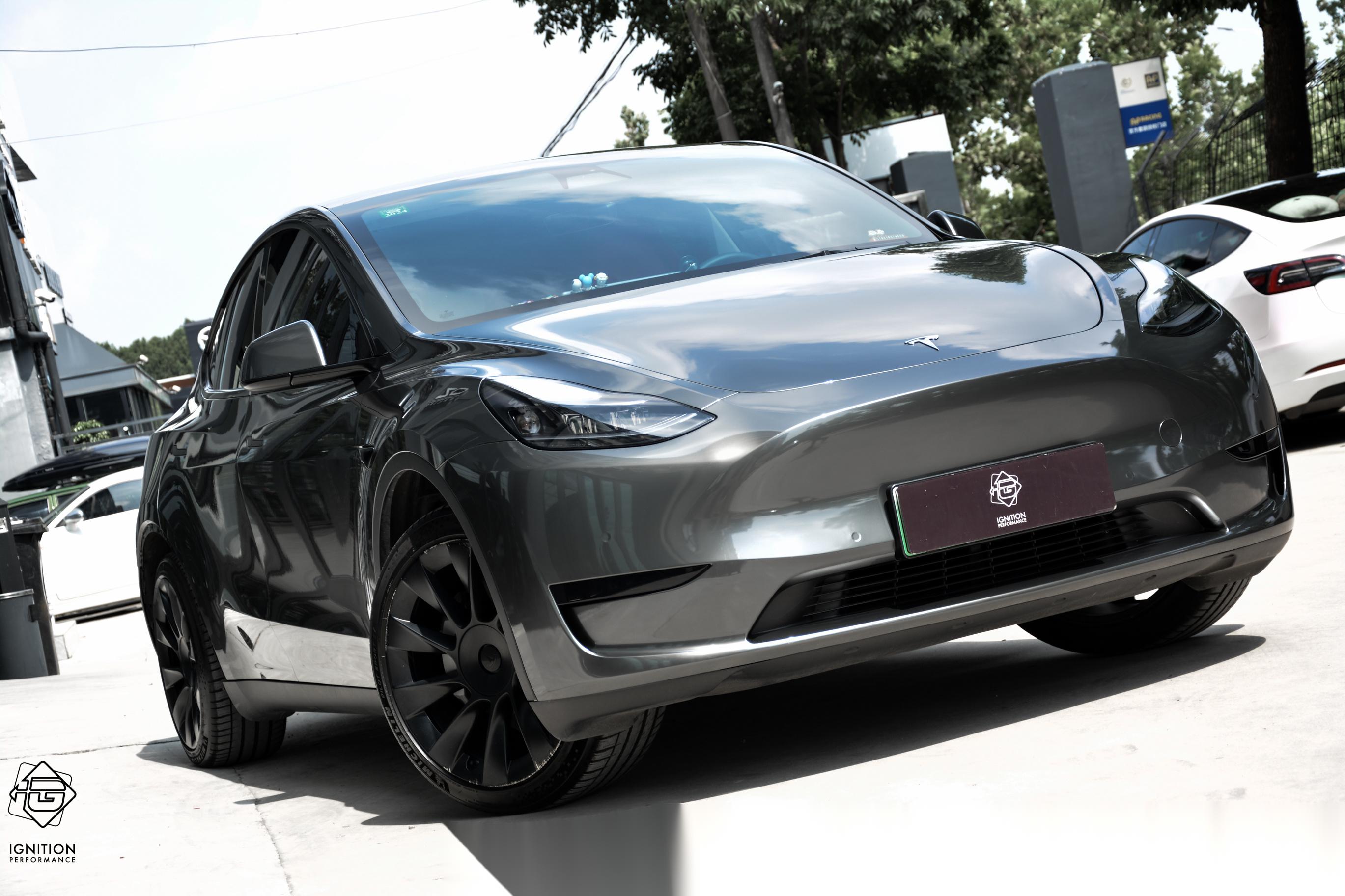 特斯拉 model y 液态金属枪灰 改色 液态金属枪灰和液态金属银都是