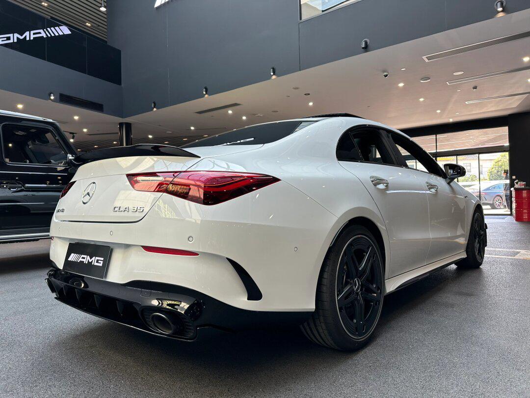 奔驰amg cla35落地价图片