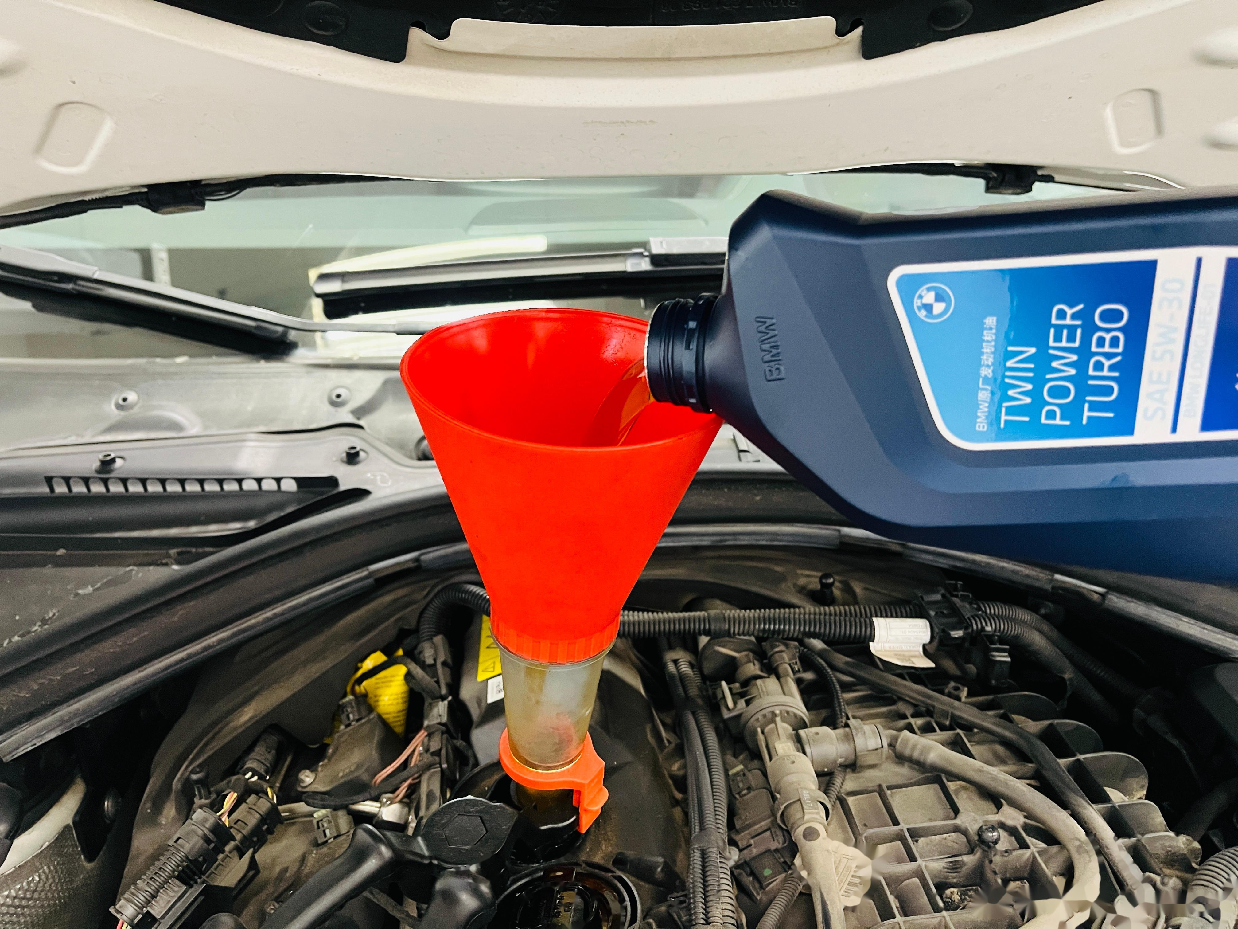 6万公里数 检查刹车异响,机油机滤保养,空气滤清器保养,空调_宝马3系