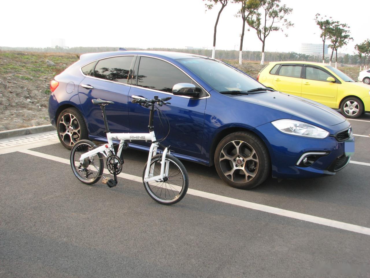 我的爱车是一款不太常见的国产车,菲亚特致悦运动版,两厢轿车,购入价