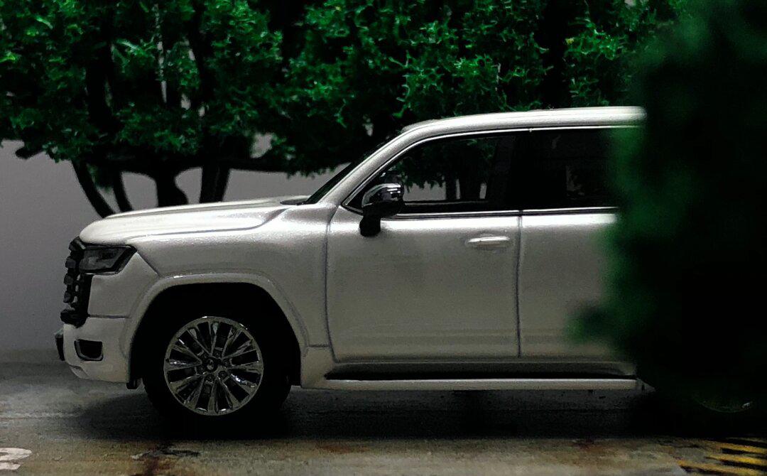 lcd 丰田陆巡lc300 zx | 白色