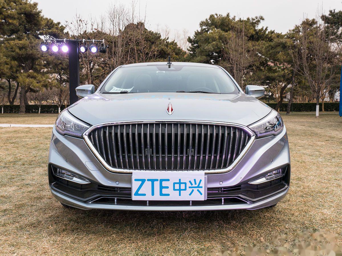 进一步深入红旗h5混动版的特色,我们不得不提及它的科技配置.