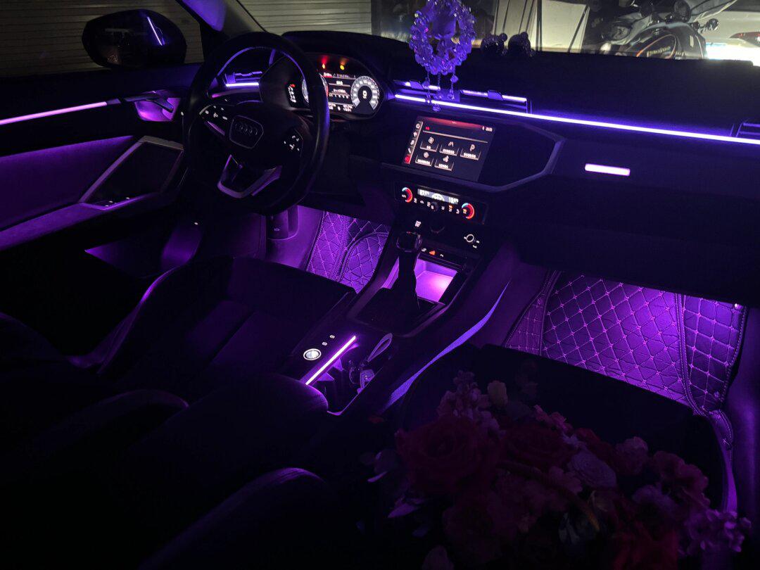 奥迪q3升级镭雕屏控30色氛围灯