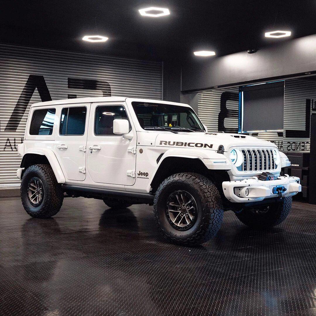 通体白色的24款牧马人392