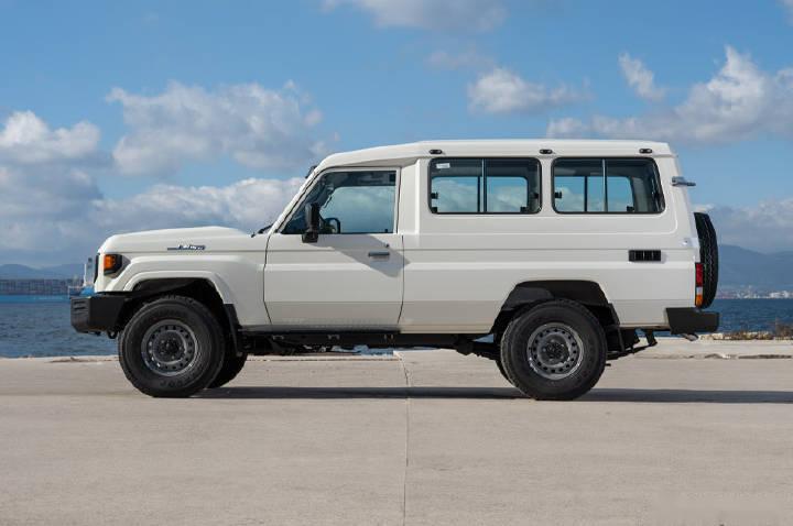 直布罗陀丰田的这个陆巡78可太完美了,该省省,该花花的典范!