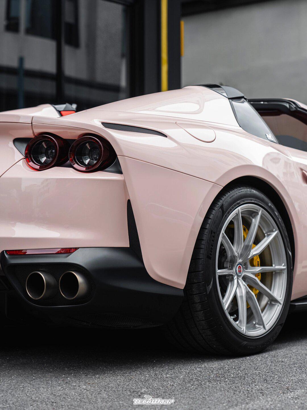 到底是谁的粉色敞篷法拉利,美哭了!