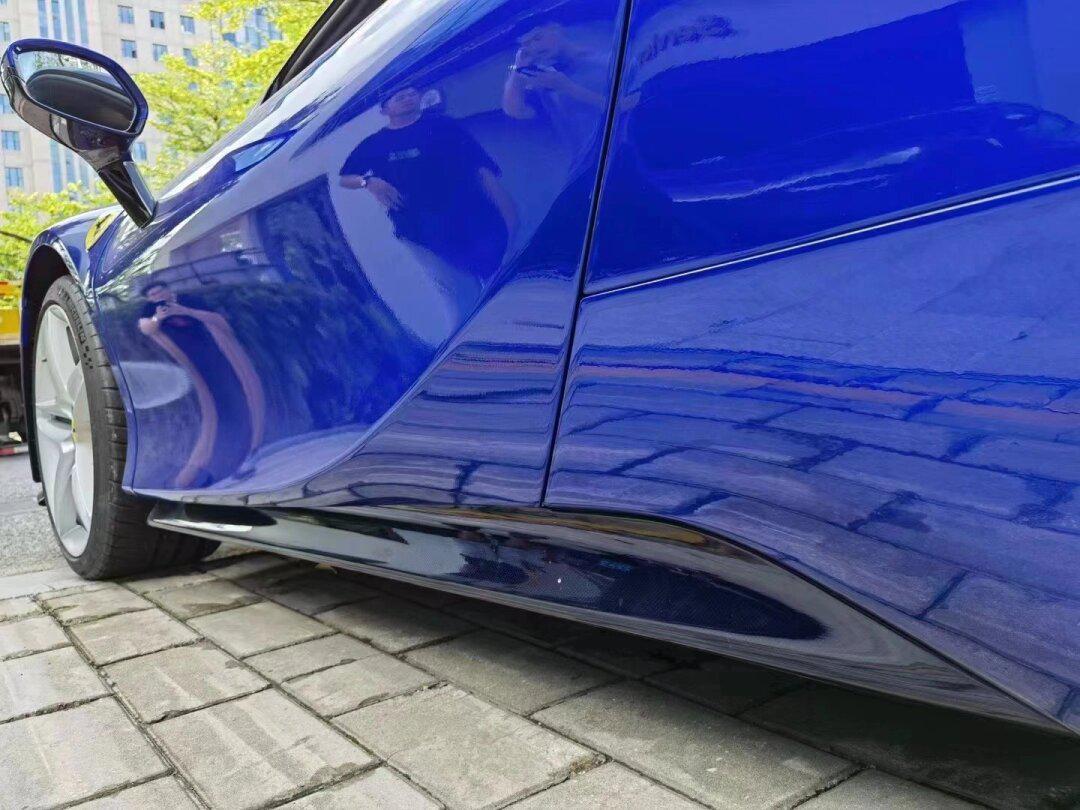 自拍法拉利sf90蓝色碳纤维定制 满满的奢侈