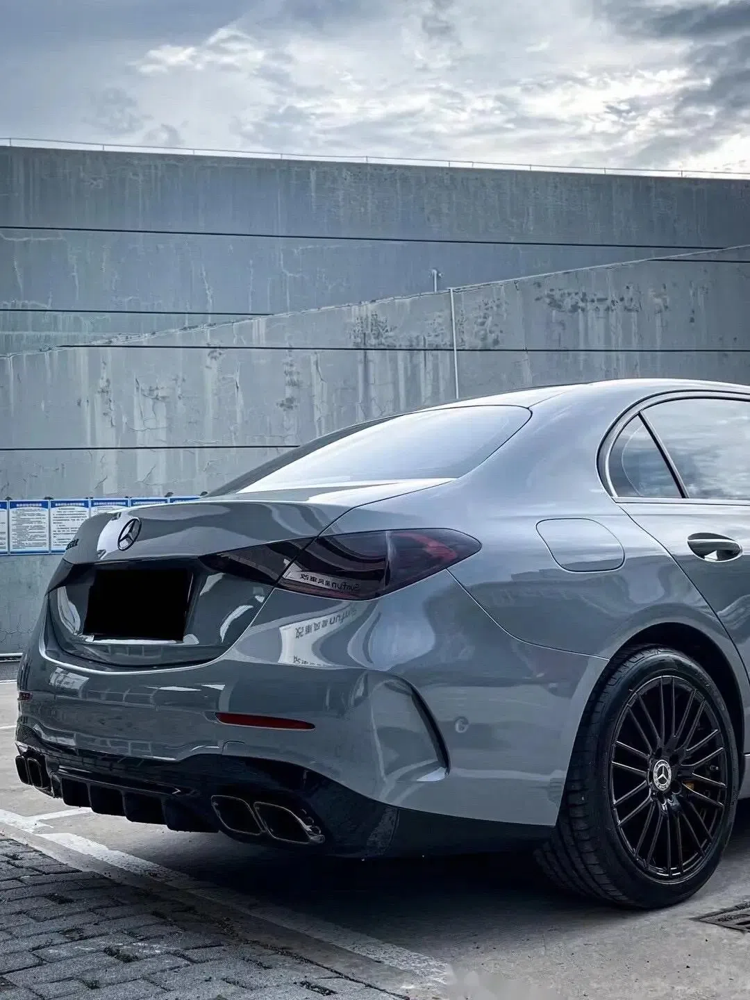 奔驰新c级改c63包围套件合 1.c63前杠中网 尾唇尾喉 2.