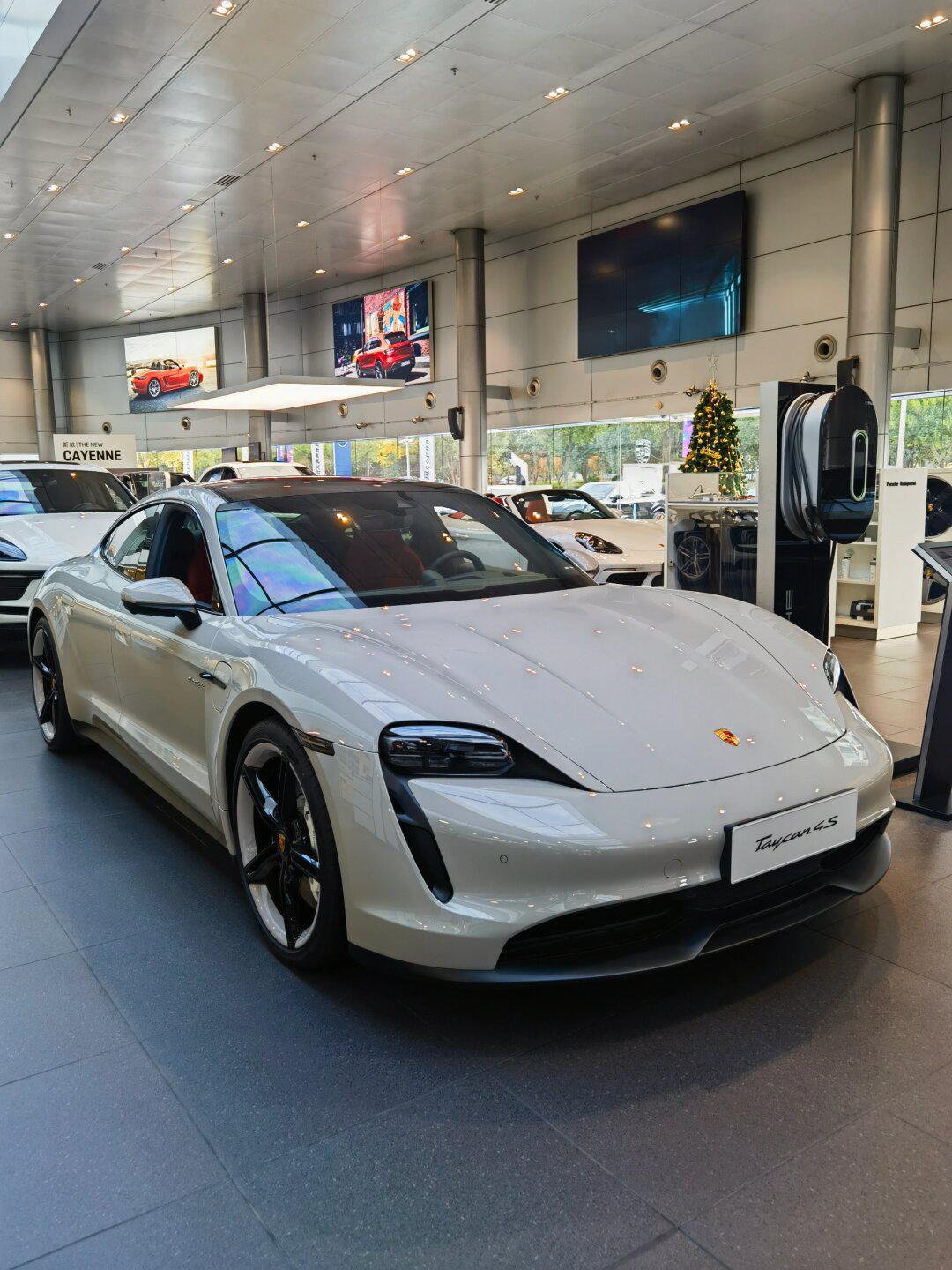 4s 哑灰/波尔多红内饰 现货 距离免税倒计时25天77_保时捷taycan