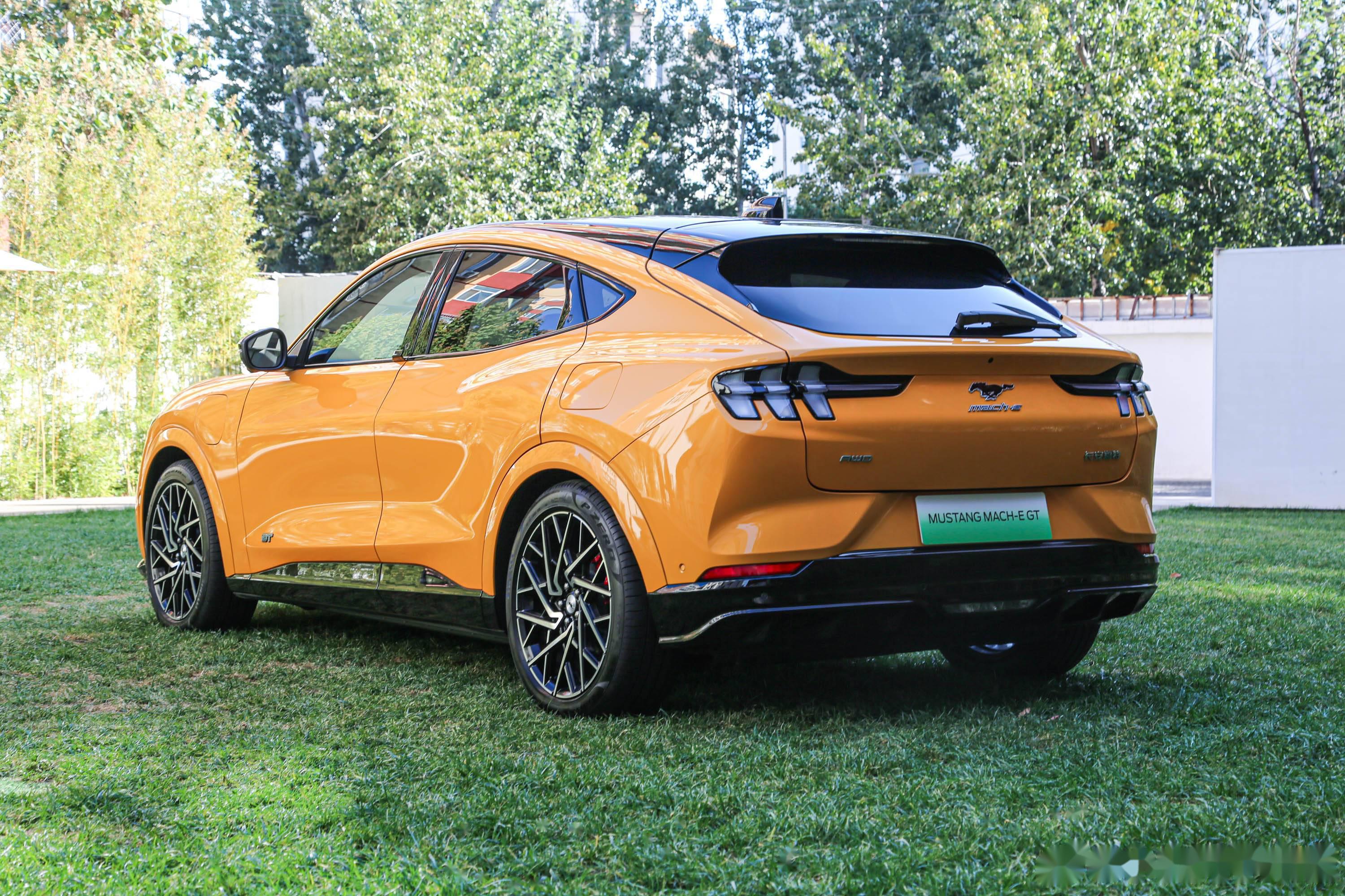 2024 款福特电马上市,新车售价区间 23.98-35.98 万元; 五个配置