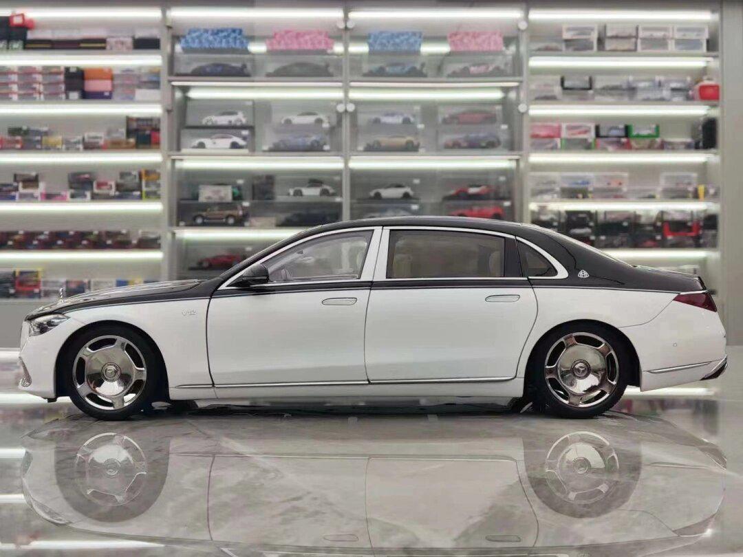 迈巴赫 s级 黑白双色