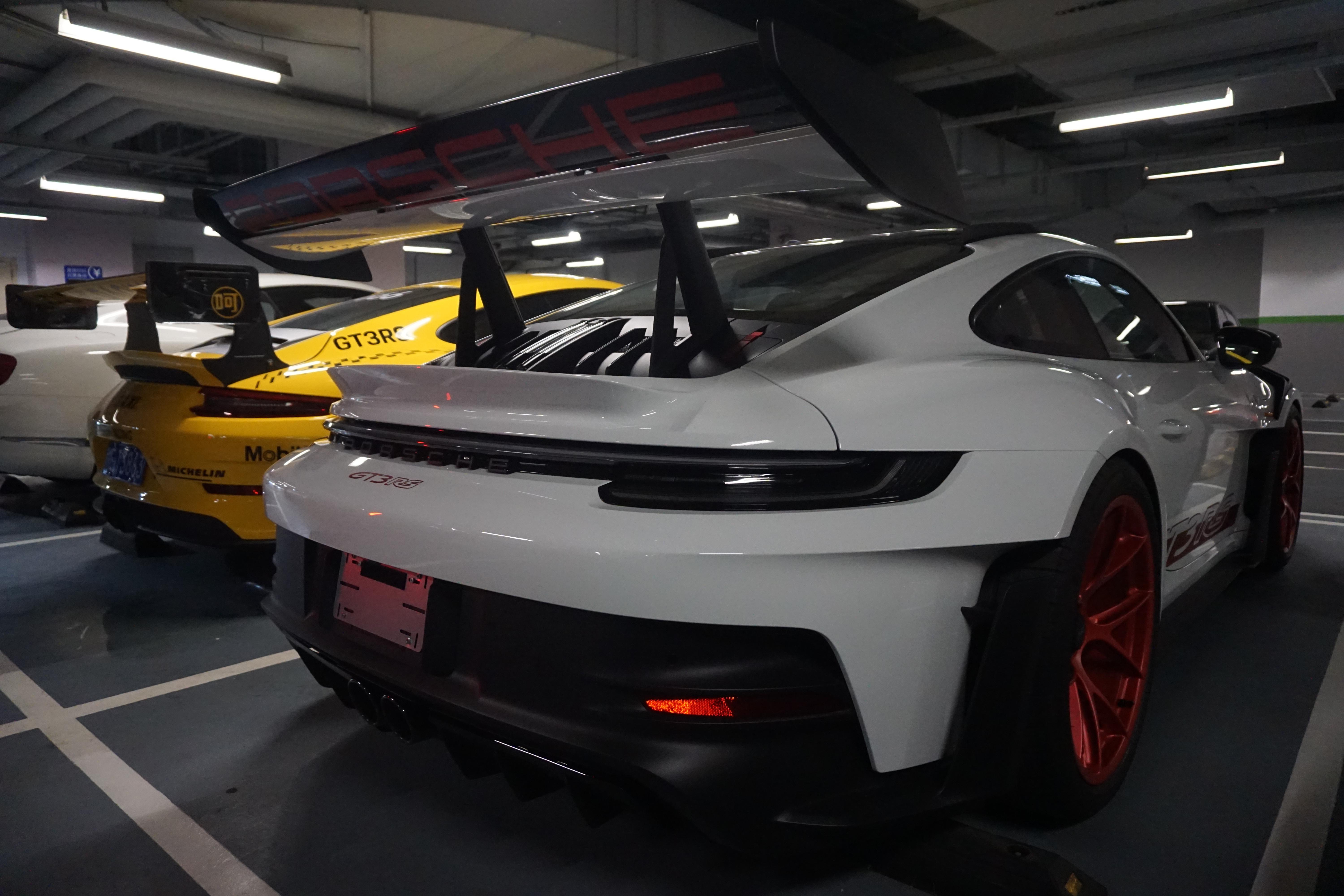 保时捷992.1 gt3 rs 可以上路的赛车,装了weissach套件就是不一