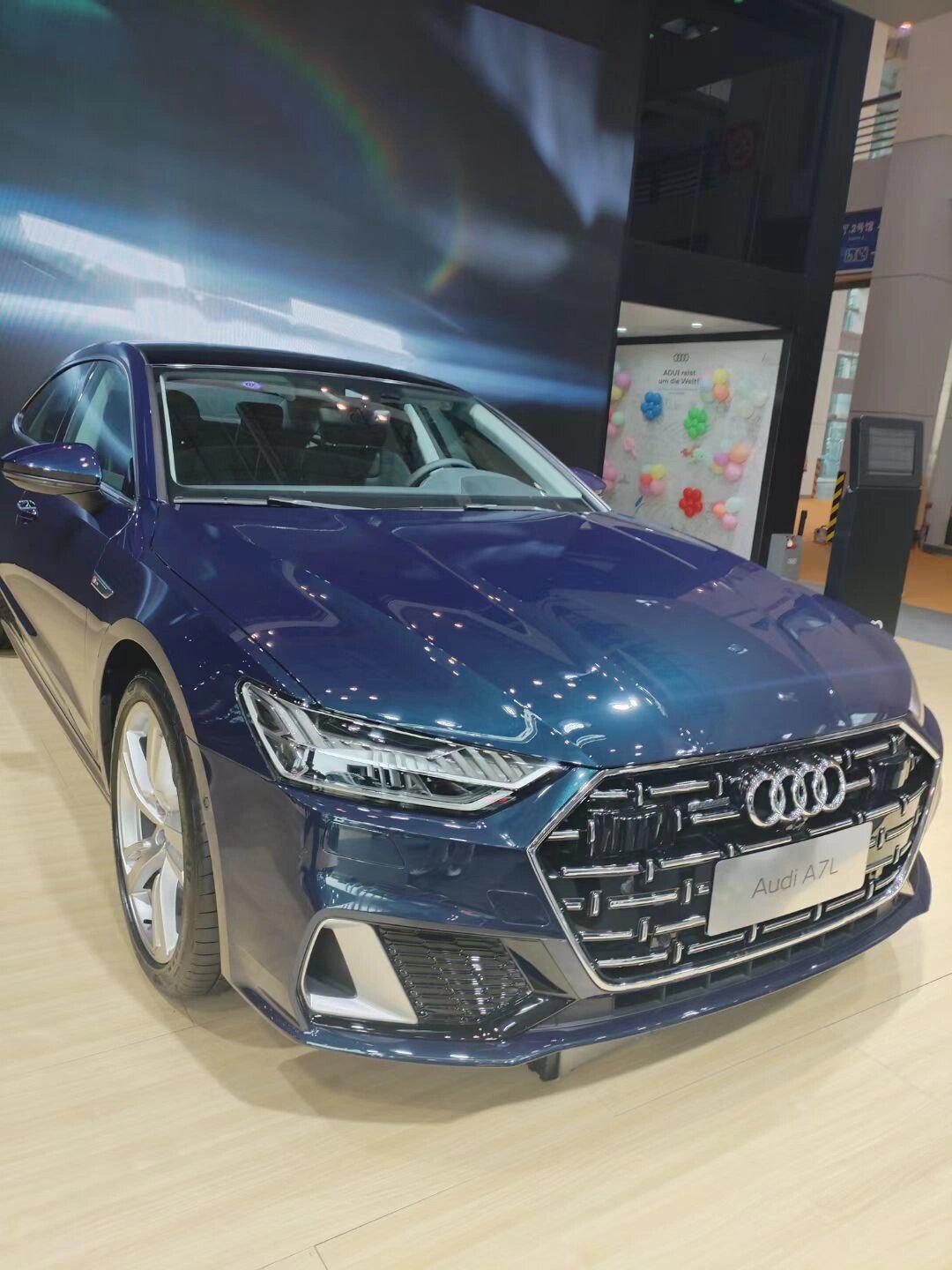 这是这次车展我认为最好看的车,奔驰大g真的很帅啊,这种车型真的很酷