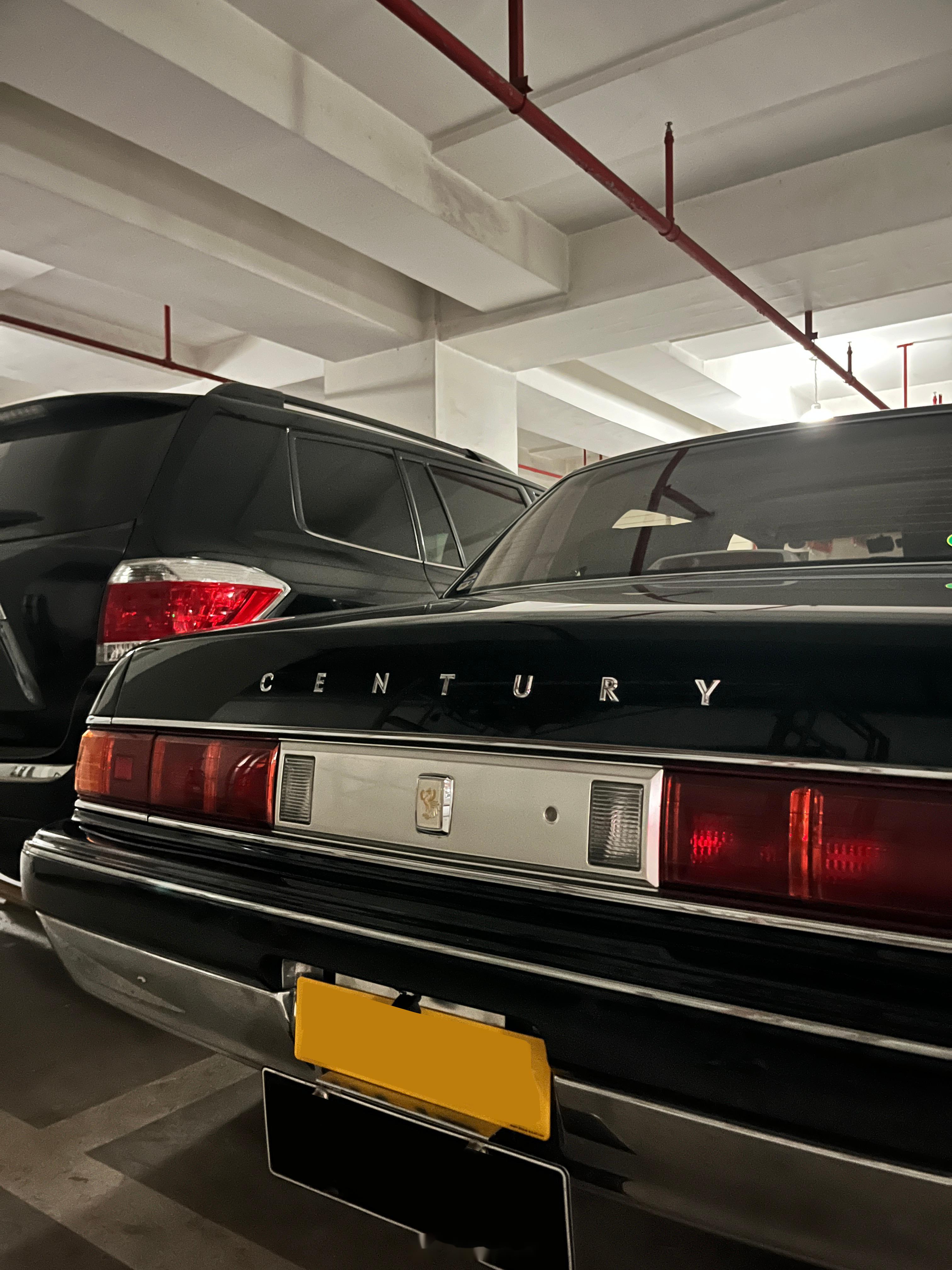 偶遇二代丰田世纪gzg50,一台97年的车就有数字显示的液晶仪表,全彩的