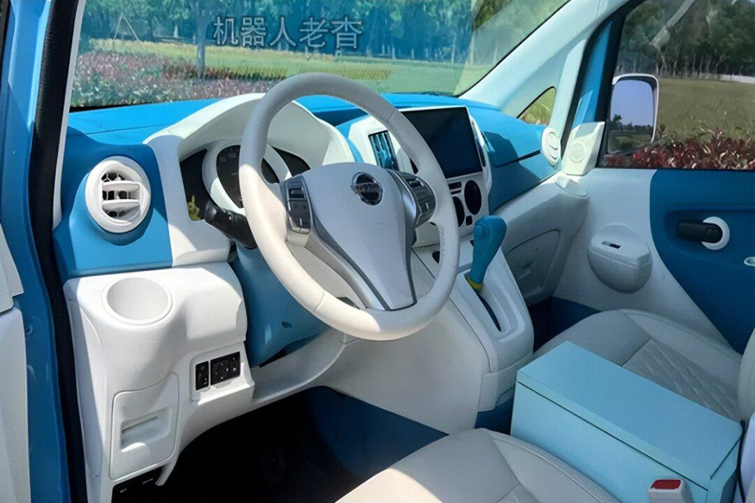 奇特的2 3 2座椅,日产nv200改装床车自驾游