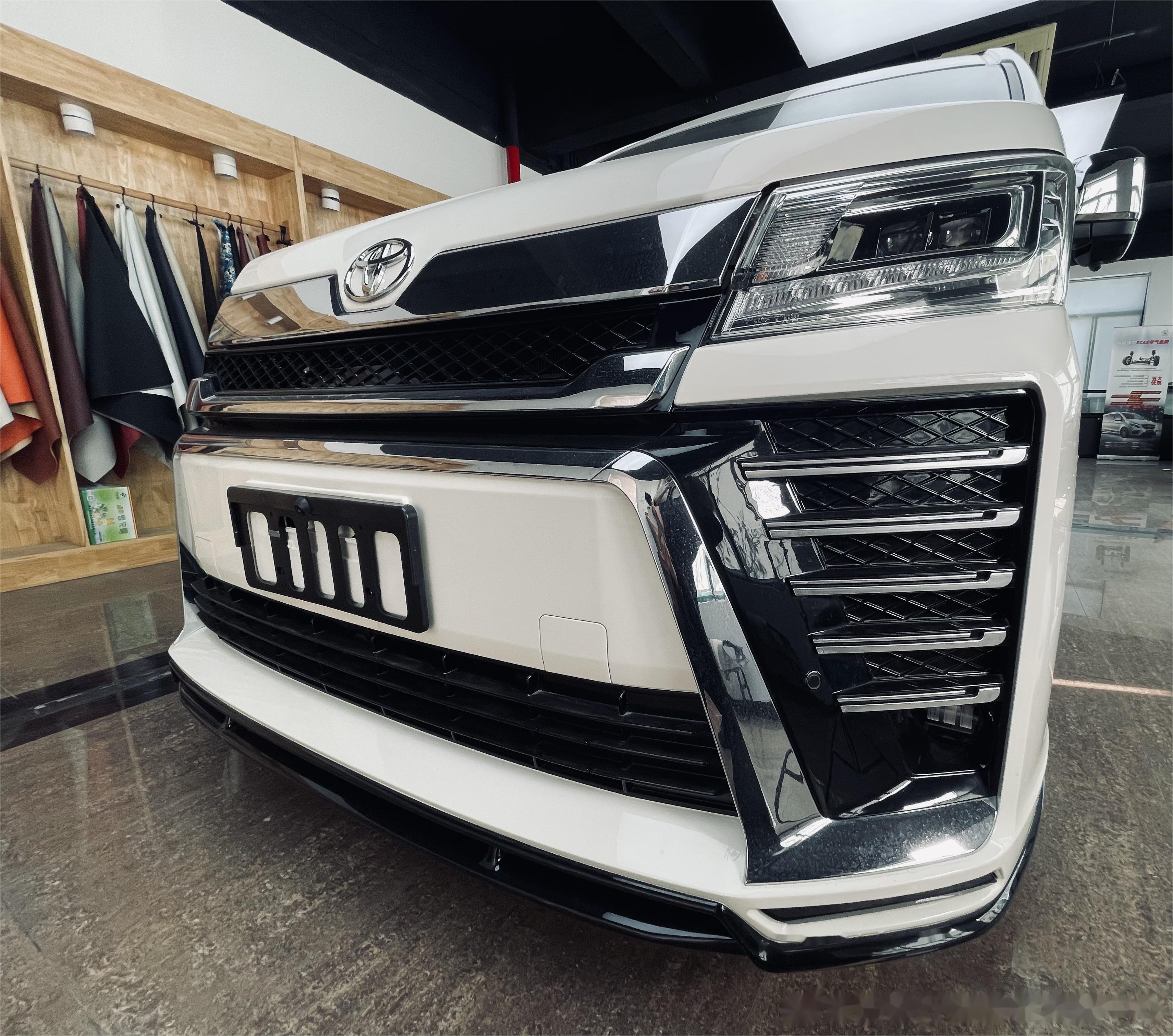 有一辆丰田海狮,叫"相信" 你可以相信他的安全舒适, 只因品质所属.