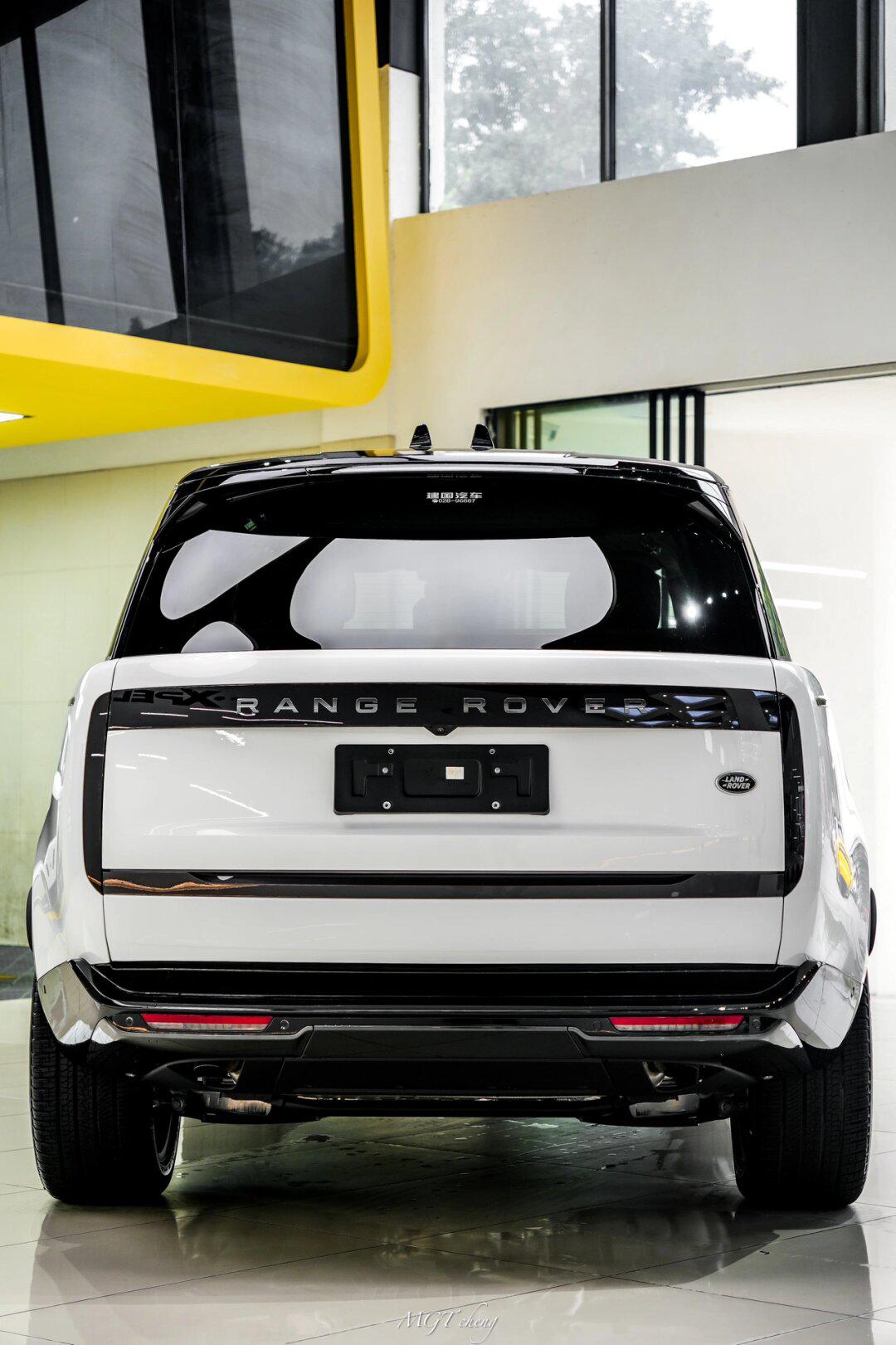 白色路虎揽胜的王者之气