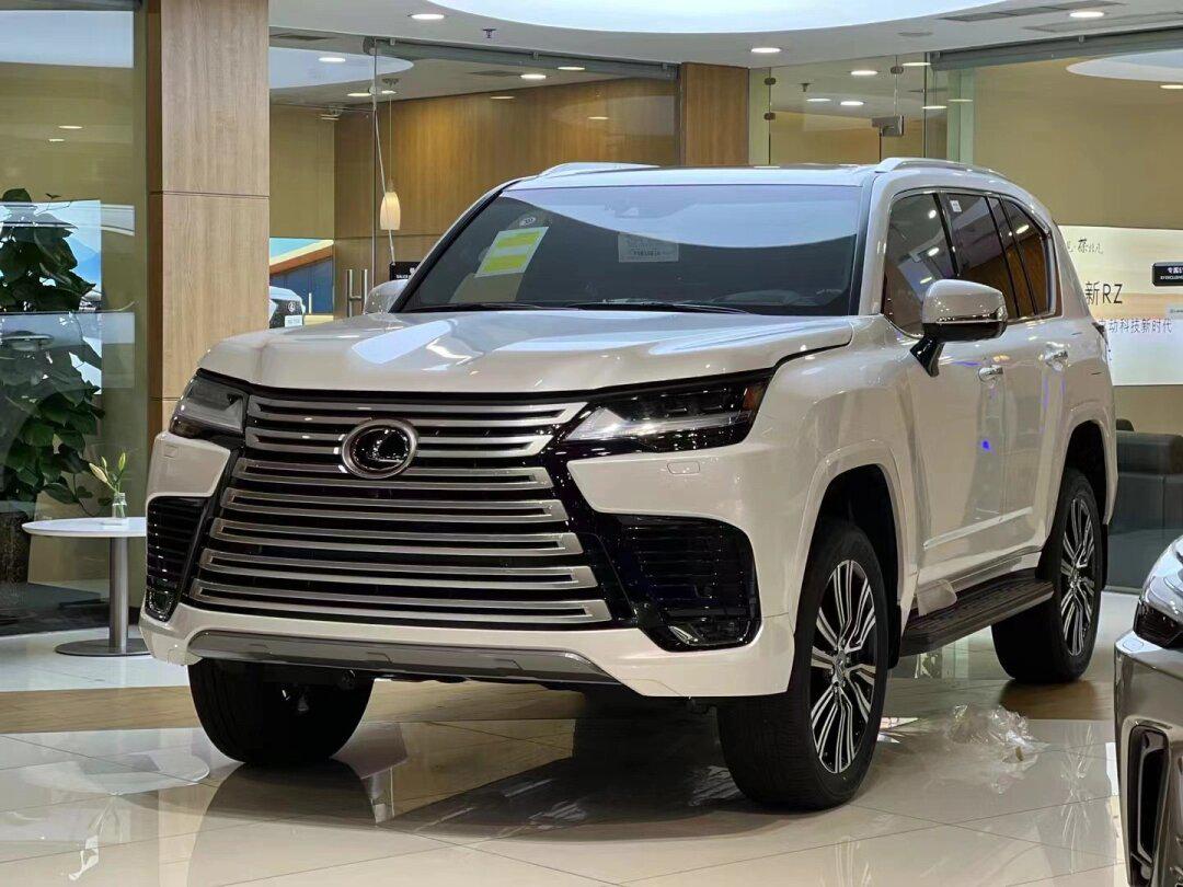 全新雷克萨斯lx600现已到店,在这寒冷的冬天,让lx守护您全家人的安全