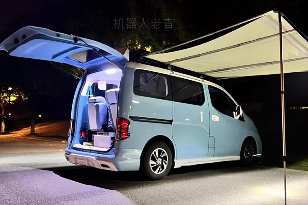 奇特的2 3 2座椅,日产nv200改装床车自驾游