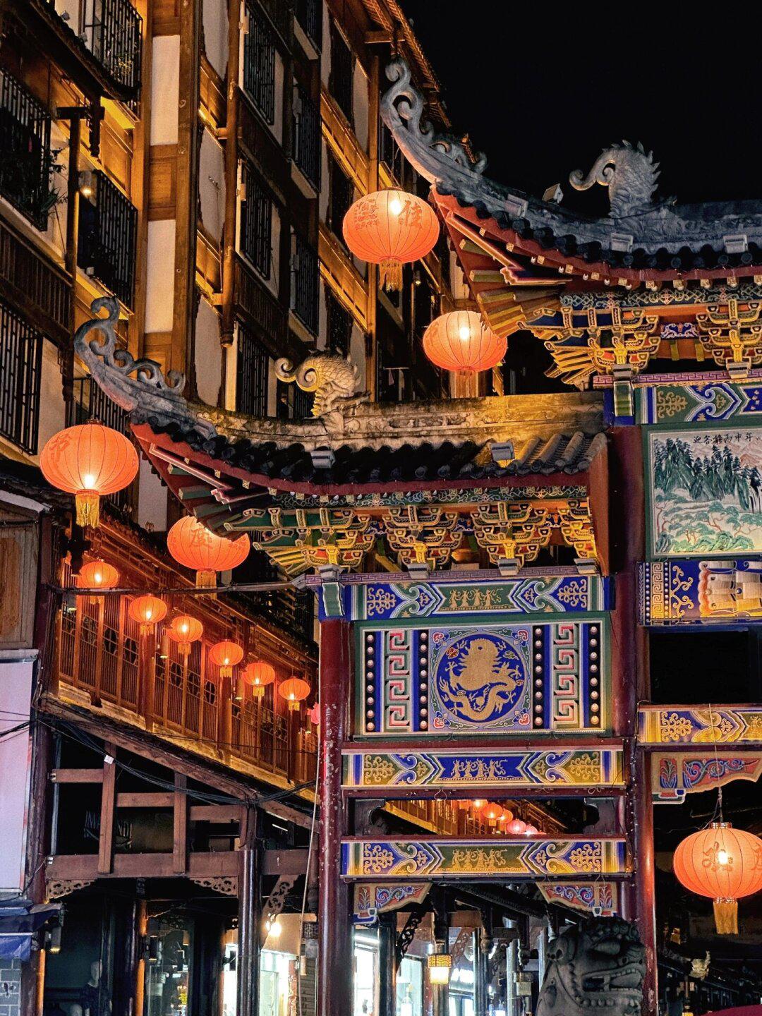 打卡夜景超美的石板街