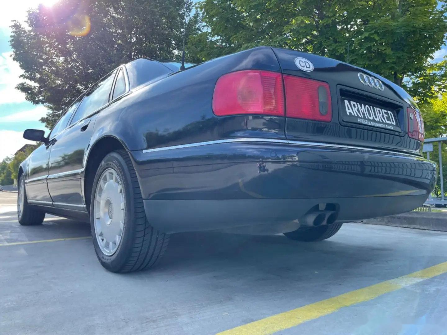 2002 audi a8,初代奥迪a8的防弹车,这款车北京街头也经常能看到一台一