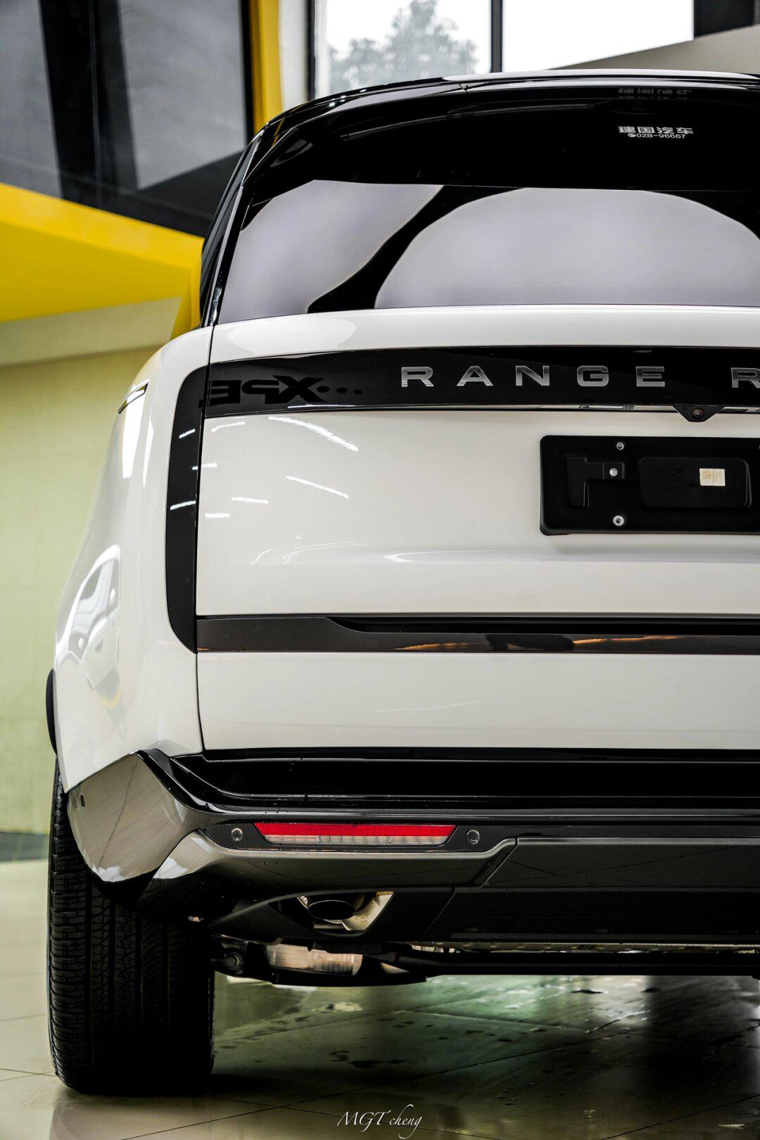 白色路虎揽胜的王者之气